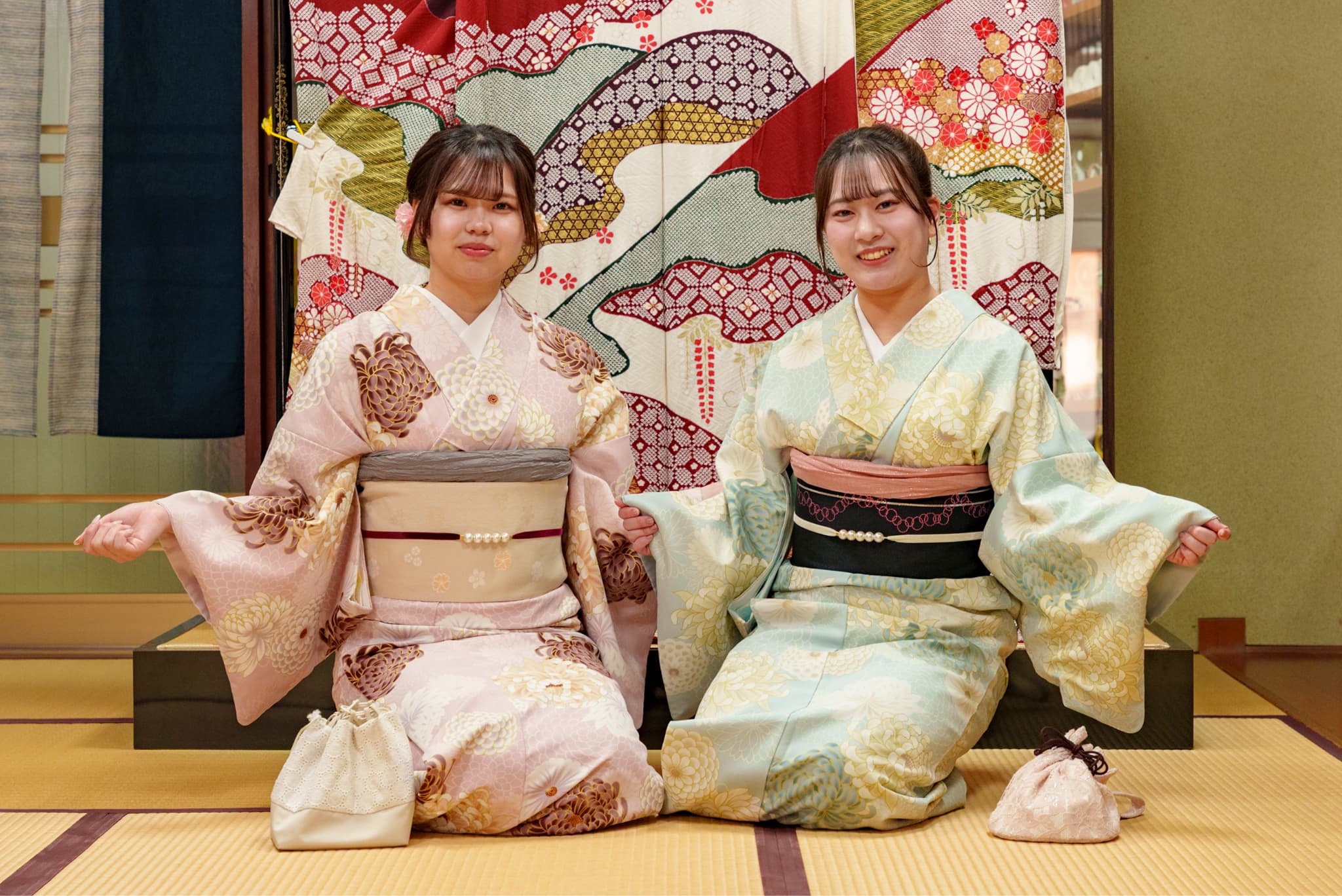 萩ふくやで着物を着たスマイルサポーター