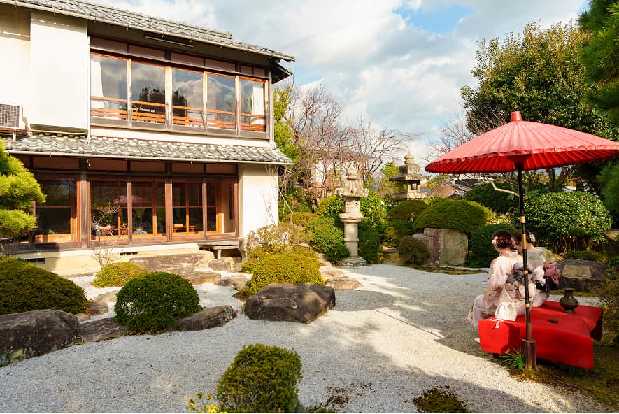 ホトリテイ（畔亭）の枯山水庭園